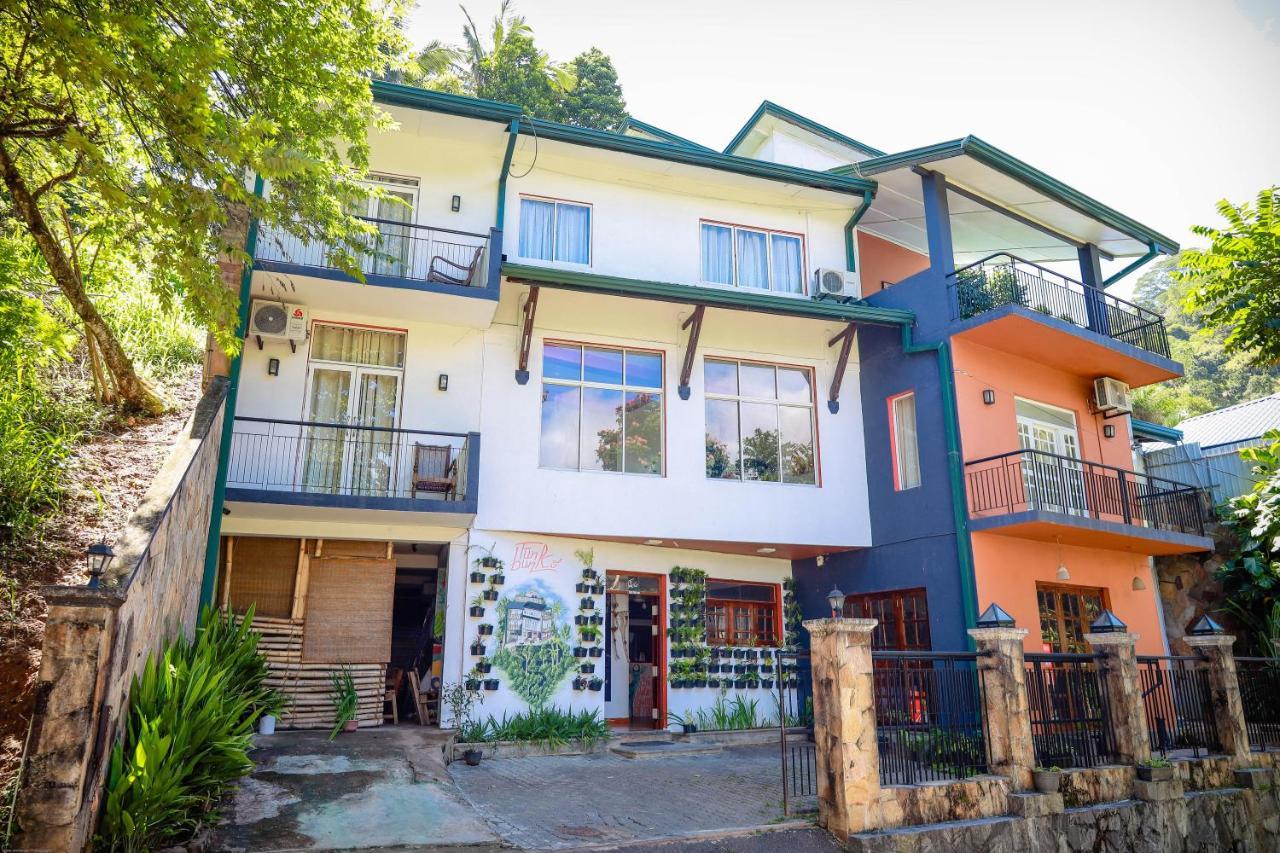 Funk Bunk - Mount View Lodge Kandy Esterno foto
