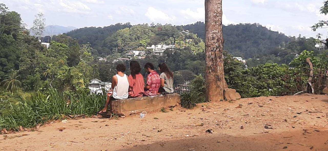 Funk Bunk - Mount View Lodge Kandy Esterno foto