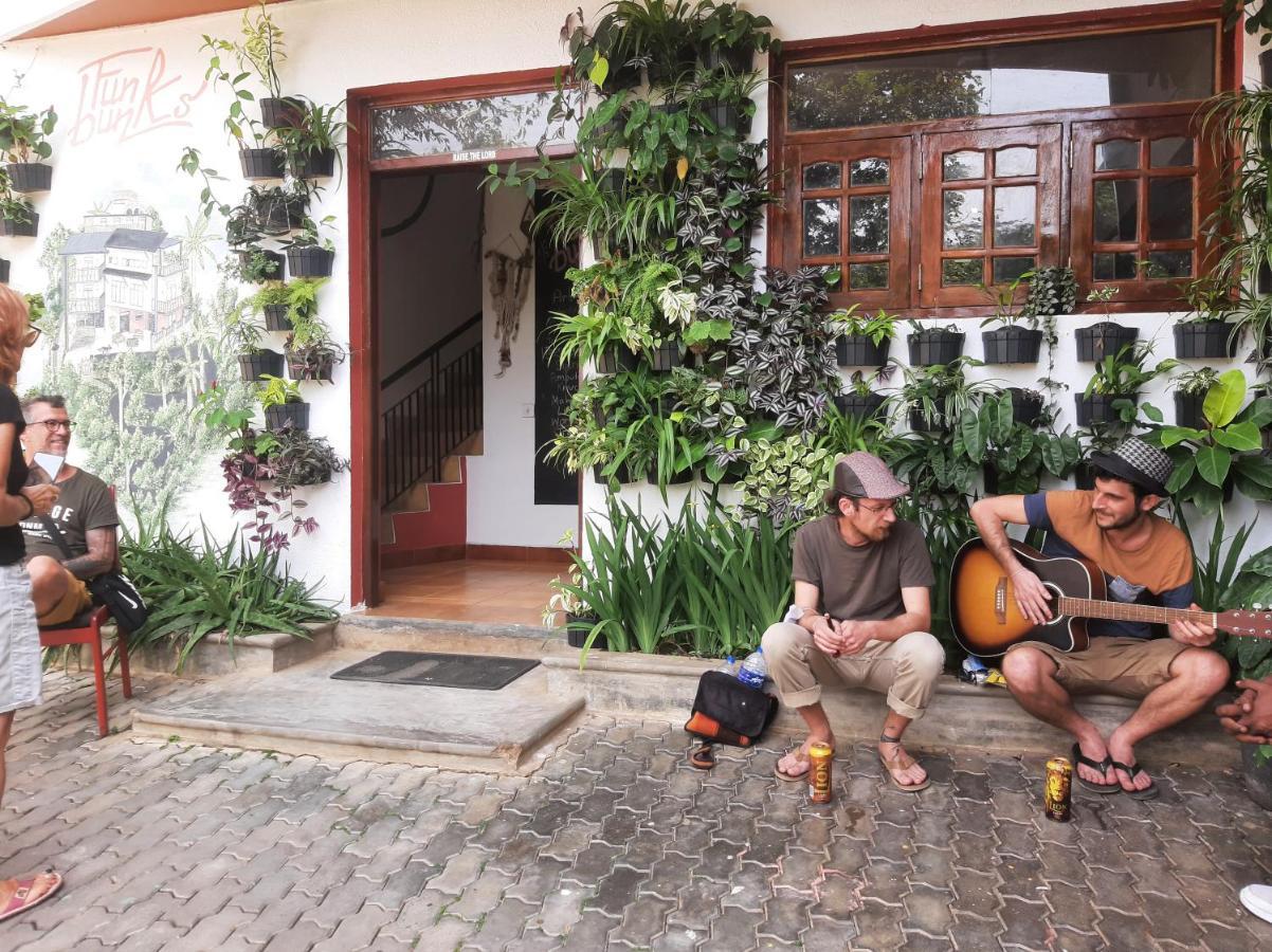 Funk Bunk - Mount View Lodge Kandy Esterno foto